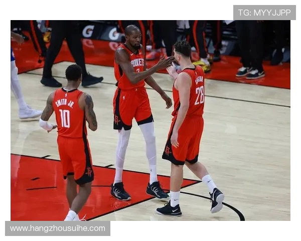 2012年NBA季后赛火箭与掘金第三场激战回顾与精彩瞬间分析