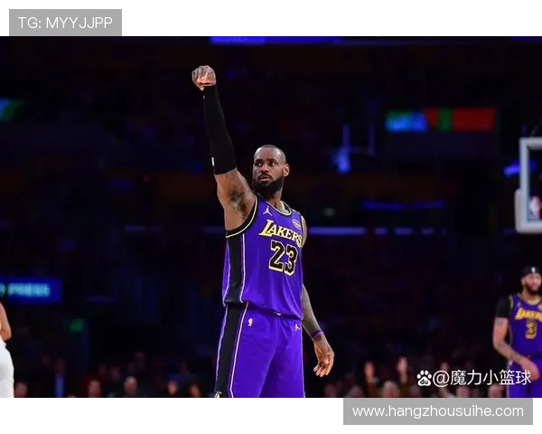 詹姆斯神勇表现40分10篮板7助攻湖人加时战胜勇士成功晋级季后赛